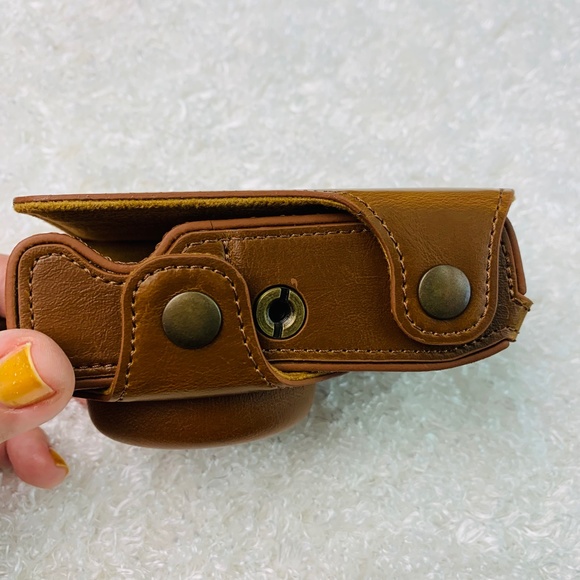 New MegaGear Ever Ready Leather Camera Case fits Sony Cyber-Shot DSC-RX1… - Picture 7 of 16